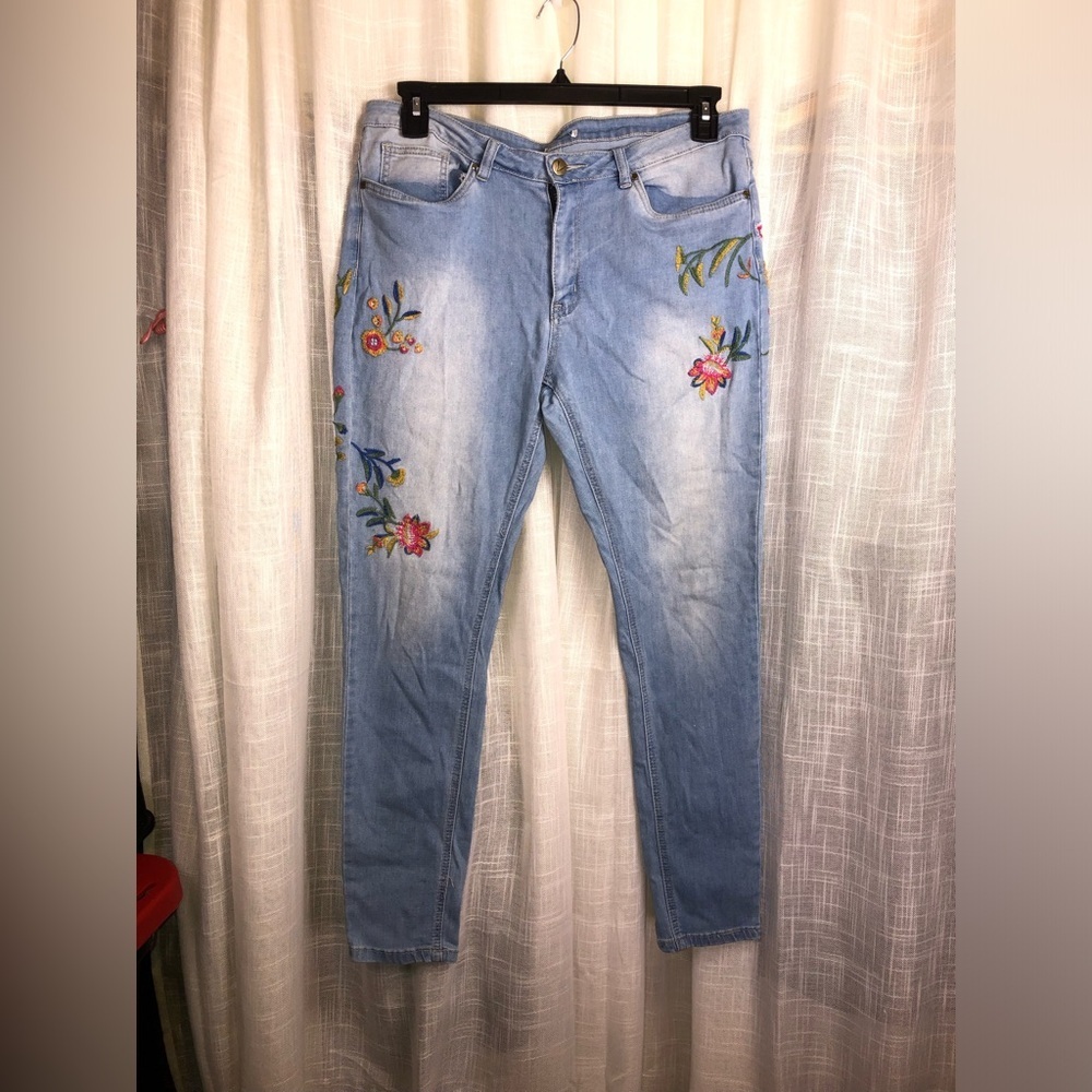 VENUS Light Blue Straight Leg Jeans with Floral Embroidery - Picture 3 of 10